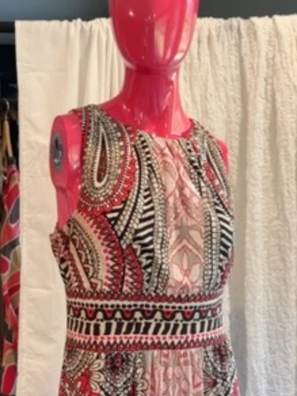 Maxi dress with geometric pattern in red & black